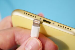 Cómo puedes limpiar el puerto de carga del iPhone