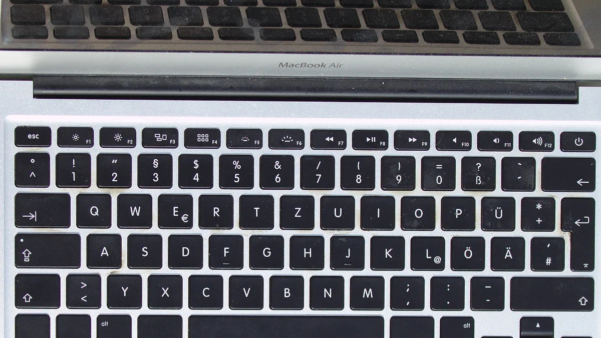 Portátil MacBook, que reconoce el iPhone como cámara con macOS Ventura o posterior