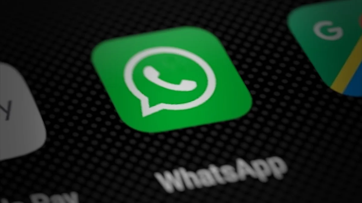 Icono de WhatsApp en la pantalla de un celular