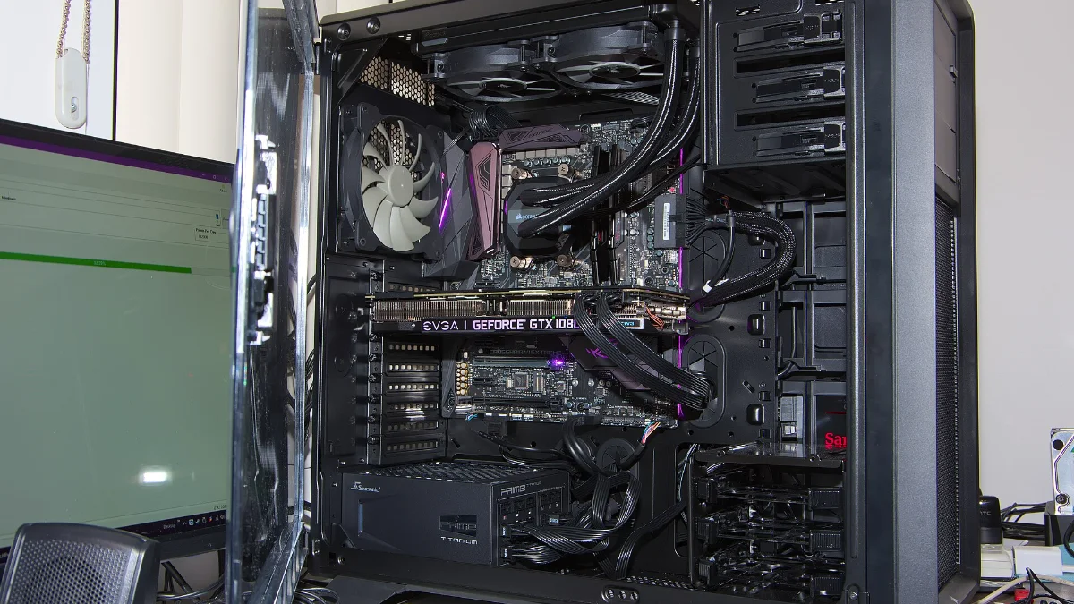 Interior de una PC gamer armada