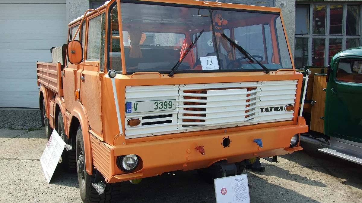Camión Tatra 813 real, vehículo checo de tracción total incluido en SnowRunner