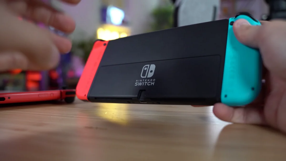 Fotografía de la Nintendo Switch modelo OLED
